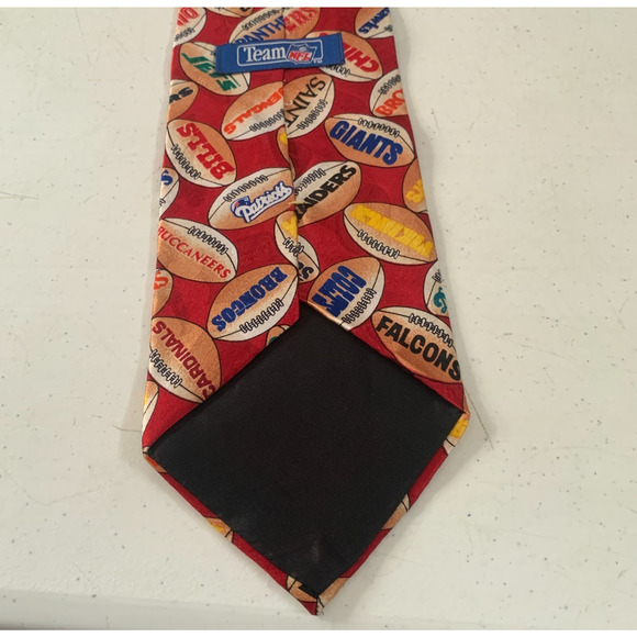Belk NFL Team Tie Football Team Logos 100% Silk Made In USA 4 X 56 - Picture 5 of 7